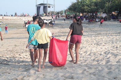 Beach clean-up